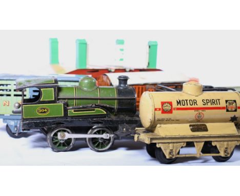 Hornby O gauge tin plate clockwork model railways including 0-4-0 tank locomotive and tender 504 LNER green, No 1 land crossi