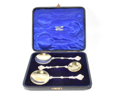 An Edwardian cased set of anointing spoons.The spoons having parcel-gilt bowls to cherub decorated stems and finials. Hallmar