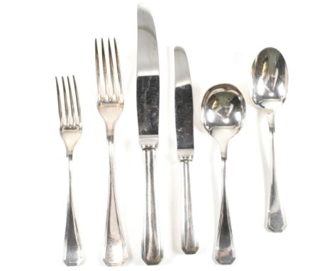 A collection of Christofel America pattern silver plated flatware cutlery. The cutlery to include 8 knives 19.5cm, 8 spoons 1