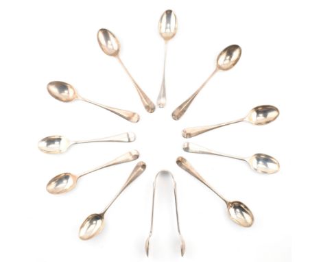 An Edwardian hallmarked silver cased part set of tea spoons and tongs. The part set hallmarked for London 1908 with makers ma