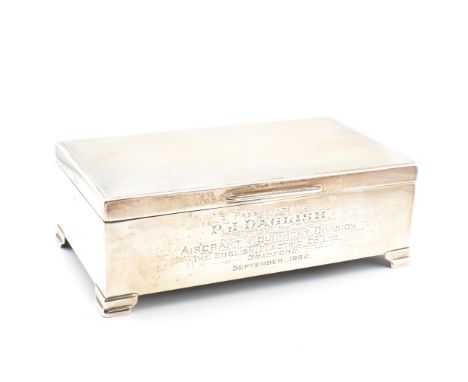 A hallmarked silver wood lined box. The box with engine turned decoration to the lid with plain rim to splayed stepped bracke