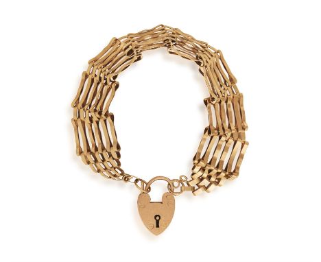 A 9K GOLD GATE-LINK BRACELETOf gate-link design, with heart-shaped clasp, in 9K gold, English hallmarks, length 19.2cm (inclu