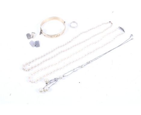 A small collection of jewellery. Including a '9ct Metal Core' hinged bangle; a wedding band stamped 'Silver', 3.4g; two twin-