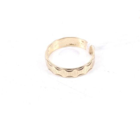 A vintage 9ct gold broad wedding band. Decorated with arch-bordered panels, marks obscured, size leading-edge P, 2.8g