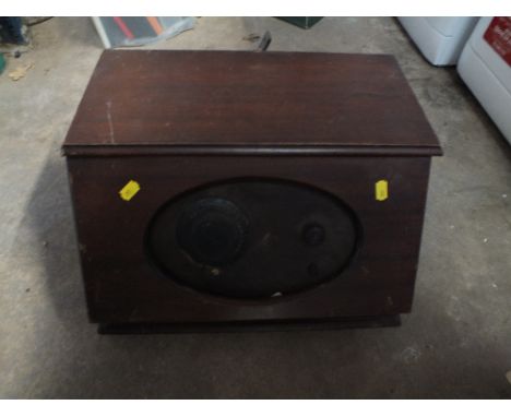 A VINTAGE MAHOGANY RADIO