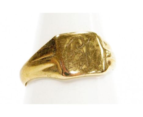 A 9ct gold small signet ring, with engraved tablet, 2.1g.  