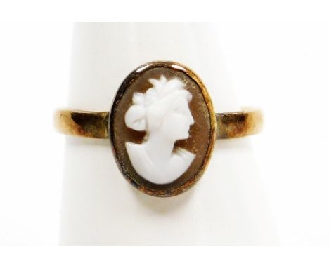 A 9ct gold cameo dress ring, oval cameo depicting bust portrait of a classical lady, in rub over setting, ring size M, 1.9g a