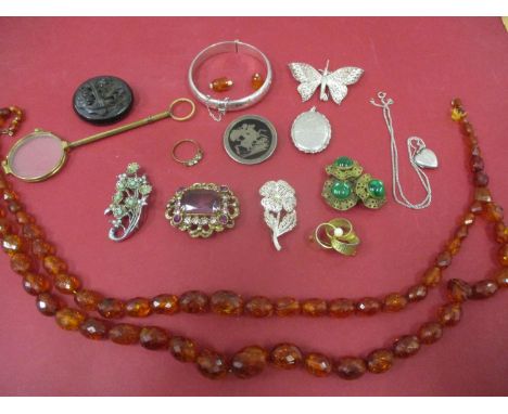 Costume jewellery to include brooches and a Polish vintage amber bead necklace reputedly purchased in 1947 from a father for 