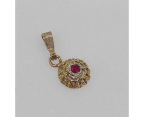 9ct gold & ruby pendant total weight 1gm