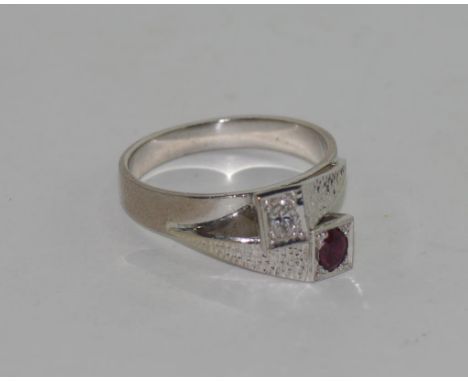 18ct white gold, platinum diamond & ruby ring. size N/6-7, stamped 18ct & PLAT. Total weight 4.3gms.