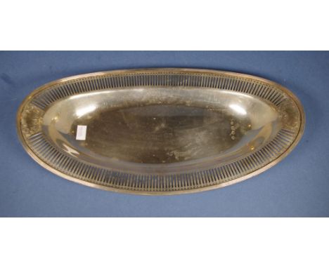 George V sterling silver serving dish Sheffield 1924, makers William Hutton & Sons. Oval shaped, with pierced border. W280gra