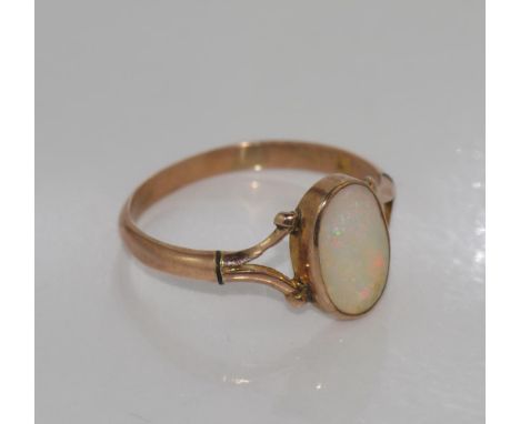 9ct  gold and white opal ring size: Y/12, total weight 2.8gms