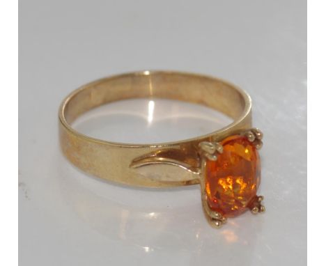 9ct gold and golden sapphire ring weight 2.6gms, size: M/6