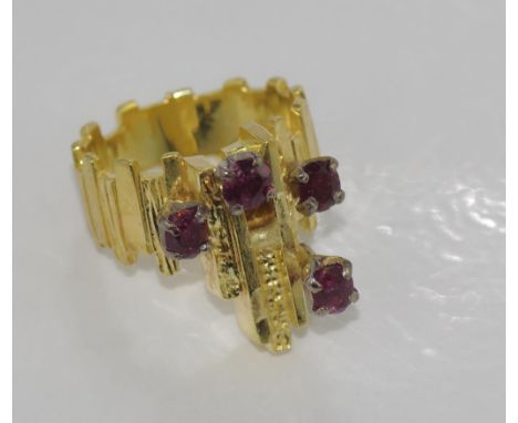 18ct yellow gold and ruby ring size: I/4-5, weight 11.2gms