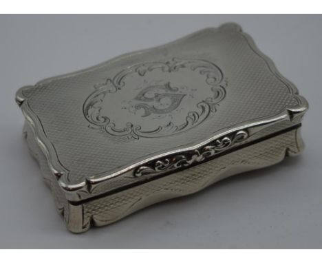 Victorian sterling silver snuff box hallmarked Birmingham 1874, maker: Robert Thornton, 113g approx., 5.5cm x 8cm, 2cm high a
