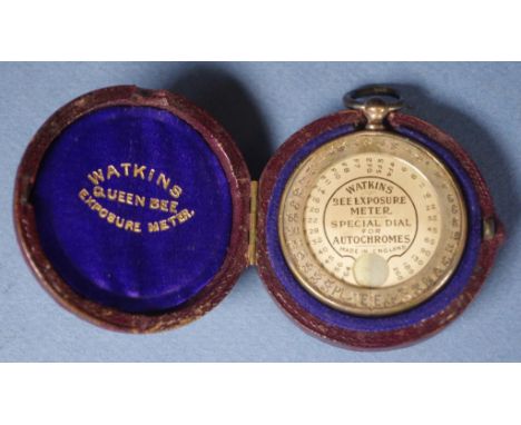 Watkins Bee Exposure Meter circa 1907 a photographic light intensity meter in hinged storage case, 5.7cm wide