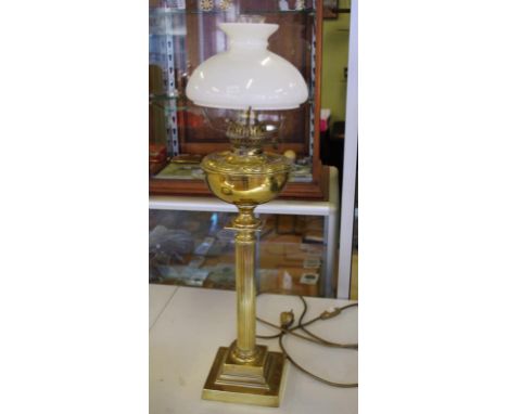 Victorian brass banquet size table lamp Original fuel lamp, now adapted and electrified (original fittings remain). Tall cent