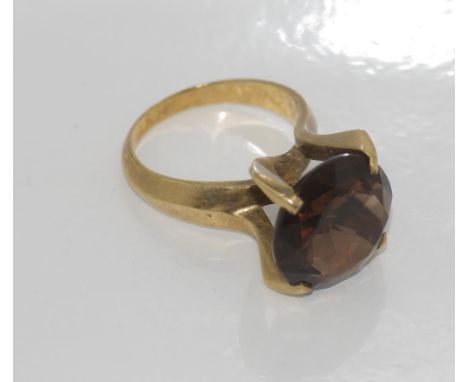 9ct yellow gold & brown citrine ring size: K/5-6, weight 5.8gms.