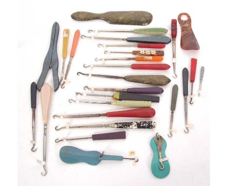 Quantity of vintage, mainly plastic handled button hooks etc