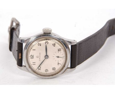 A vintage Omega gents wristwatch, it has a stainless steel case and a manually crown wound movement, white dial with sub-seco