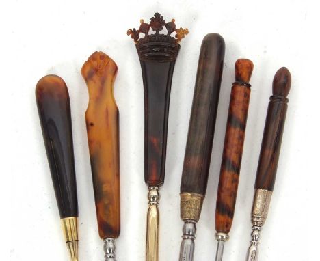 Group of six antique tortoiseshell handled button hooks, one carved with a coronet terminal, 16-25cm long
