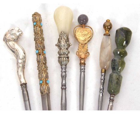 Group of button hooks to include a Chrisford &amp; Norris silver mythical creature head button hook, Birmingham 1914, a long 