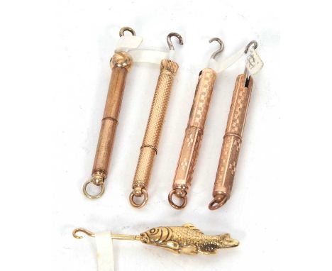 Group of four antique gold plated retractable small button hooks with plain and engraved barrels and loop attachments, 6.5cm 