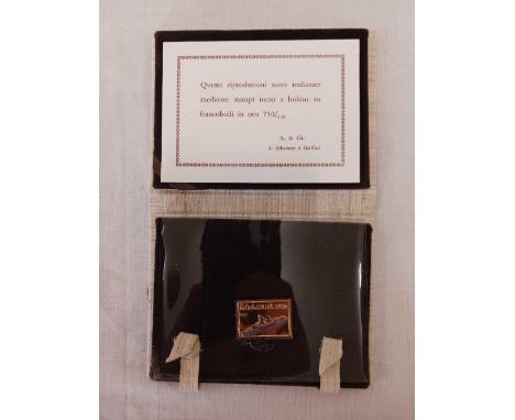 AN 18ct GOLD & ENAMEL PLAQUE IN FORM OF STAMP BOXED