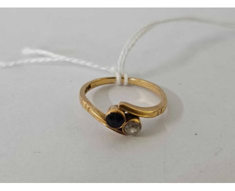 18ct GOLD GARNET & DIAMOND CROSSOVER RING,SIZE 'M'