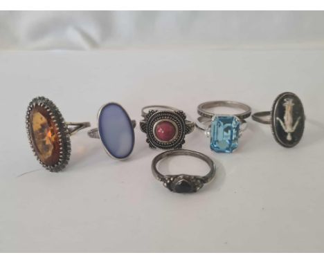 4 X VINTAGE SILVER RINGS & 4 OTHERS