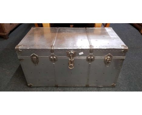 METAL TRUNK