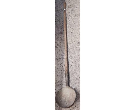 LONG WOODEN HANDLED INDUSTRIAL SCOOP & A POTATO FORK WITH BALL END TINES