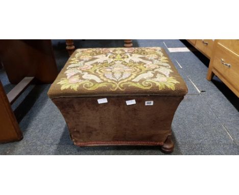 TAPESTRY TOP FOOT STALL