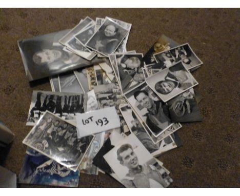 Speedway : Nice selection of b/w photos 1950's-1970's, incl team - portrait/action, mostly 5 x 3 (57).