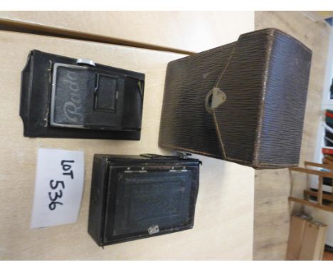 Collectables : Voijtlander camera and plates etc in case, good cond.