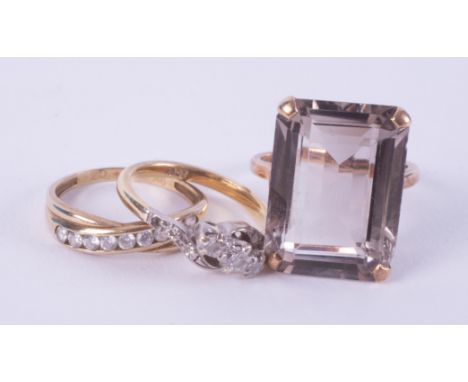 A selection of three rings to include a 9ct yellow gold ring set with a large smokey quartz? approx. 20mm x 14.8mm, 6.87gm, s