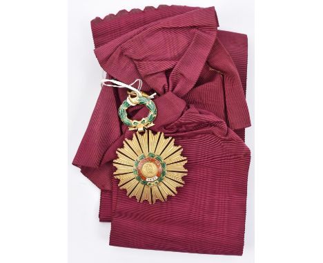 Peru: Order of the Sun of Peru,  sash and sash badge in gilt with enamelled obverse with central gilt roundel showing arms of