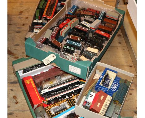 A quantity of OO gauge railway. Hornby, Tri-ang, Lima, Airfix, Mainline etc. Including SR Schools class 4-4-0 'Stowe', RN 928