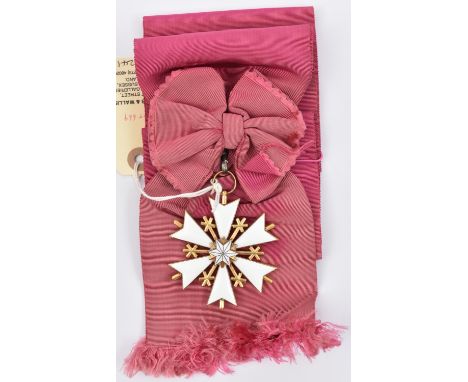 Estonia: Order of the White Star, sash (width 10cm) and sash badge, 12 pointed white enamelled star with gilt elongated stars