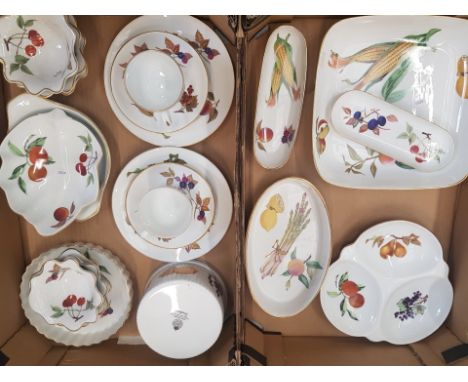 Royal Worcester Evesham pattern tea, dinner and oven to table ware items to include 2 tea trios, flan dish, casserole dish, s