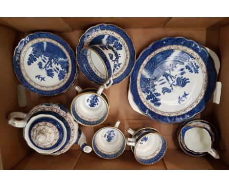 Booths 'Real Old Willow' tea set, consisting of cake plate, teapot, milk jug, sugar bowl, 6 cups, 8 saucers and 6 side plates