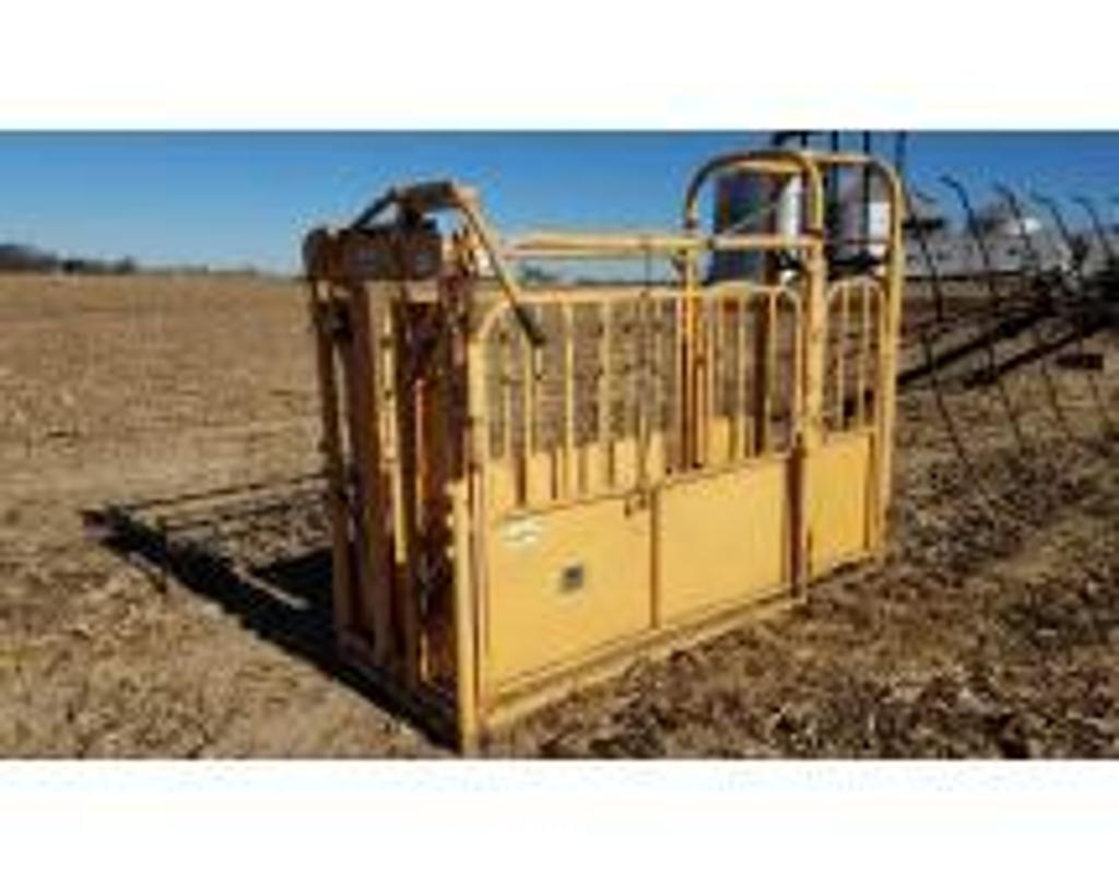 ForMost 175 Livestock Chute ; Buyer’s premium 2.00 750.00 USD