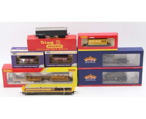 Eight items of rolling stock: Hornby Railroad R6369 Breakdown crane (NM) (BNM); two Bachmann 33-902 bogie well wagon BR depar