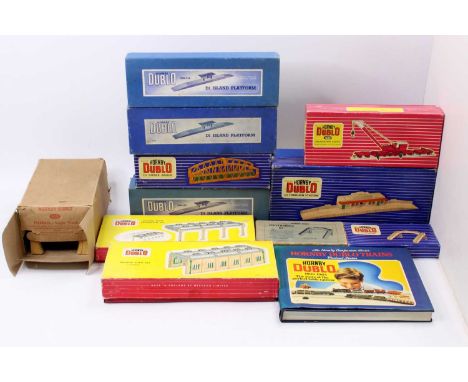 A large box containing Hornby-Dublo accessories: two D1 Island Platforms with white edges &amp; another plain edges (VG-E) (B