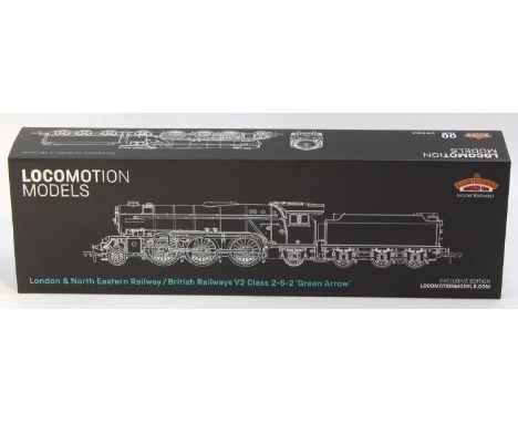 A Bachmann No. 35-205 NRM 00 gauge exclusive for National Railway Museum LNER V2 Class 60800 Green Arrow locomotive and tende