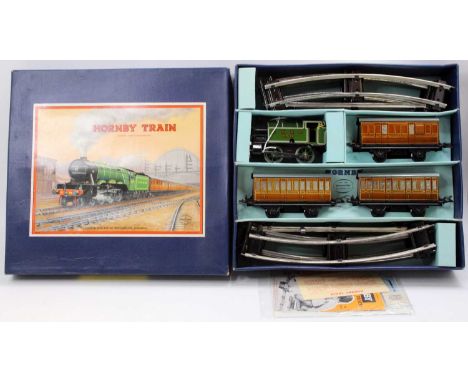 1947-54 Hornby 0-gauge clockwork No.101 LNER passenger set comprising LNER 0-4-0 green tank loco No.460 with two No.1 LNER 1s