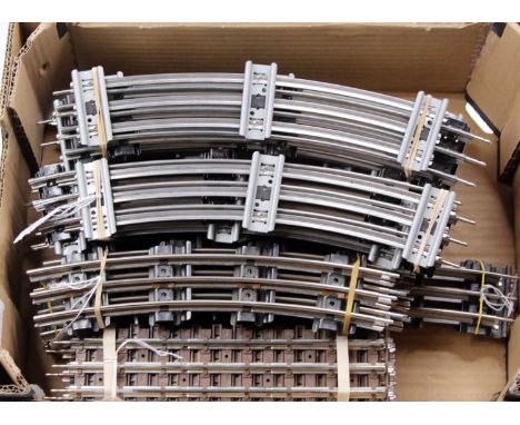 0-gauge track, all 3-rail electric: 10 x K-Line straights with plastic sleepers; 3 x 3’ K-Line curves; 13 x 2’ Merkur curves;