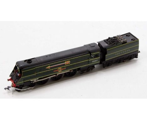 Graham Farish Bullied Pacific 4-6-2 loco &amp; tender Southern 35017 ‘Belgian Marine’ for 3-rail, centre pick up on loco with
