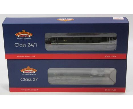 A Bachmann 21 DCC diesel locomotive group to include a No. 32-776Y class 37 diesel BR green and weathered,No. D6711, together