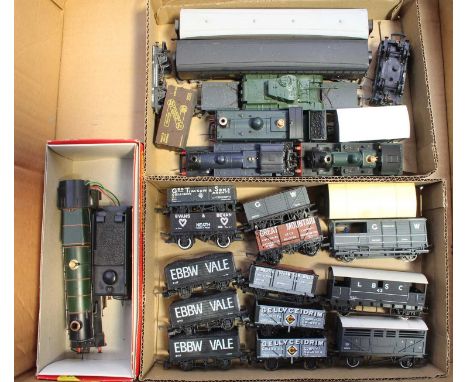 One tray containing loose Hornby, Bachmann and similar 00 gauge locomotives and rolling stock to include various goods stock,
